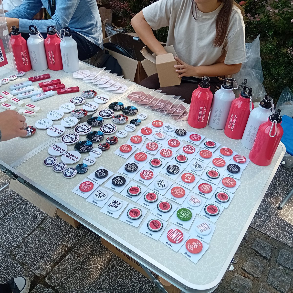 milka_eric's tweet photo. Bio još jedan Bazar,
 dobra muzika, dobri ljudi,
neumorna mladost i smisleni razgovori https://t.co/jPMZ8NlPKN