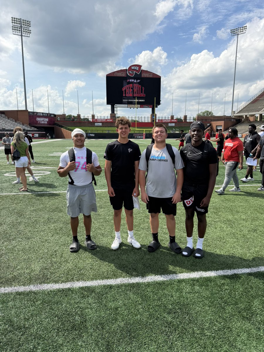 AceEsch's tweet photo. Thanks @WKUFootball @coachDMetcalf @_CoachMartin_ @Coach_Helton for a great camp. 

@LAmustangFB @BuckFitz @NatlPlaymkrsAca @bry_auk @KadenReed615 @KylerOsan https://t.co/Aj4P3bNyc5