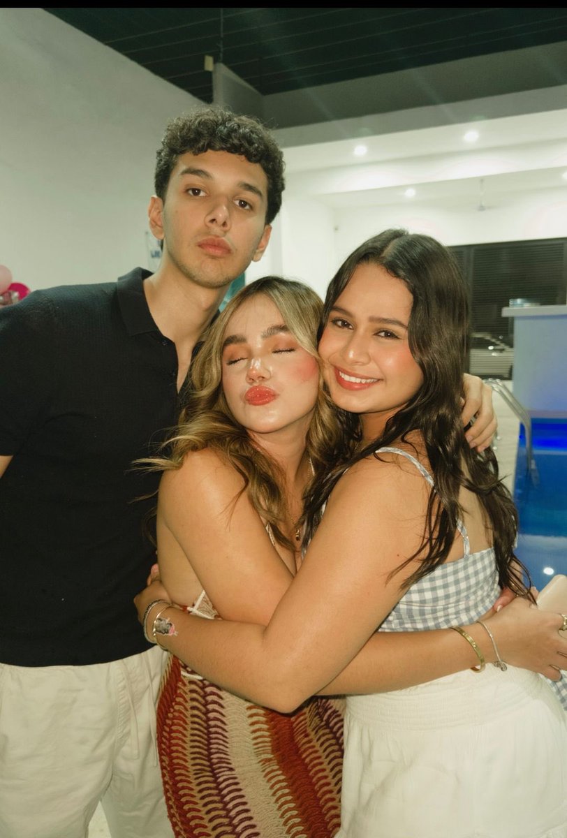 dafnemrn's tweet photo. día bonito con personas bonitas 💘 https://t.co/H3G0dg98Vv