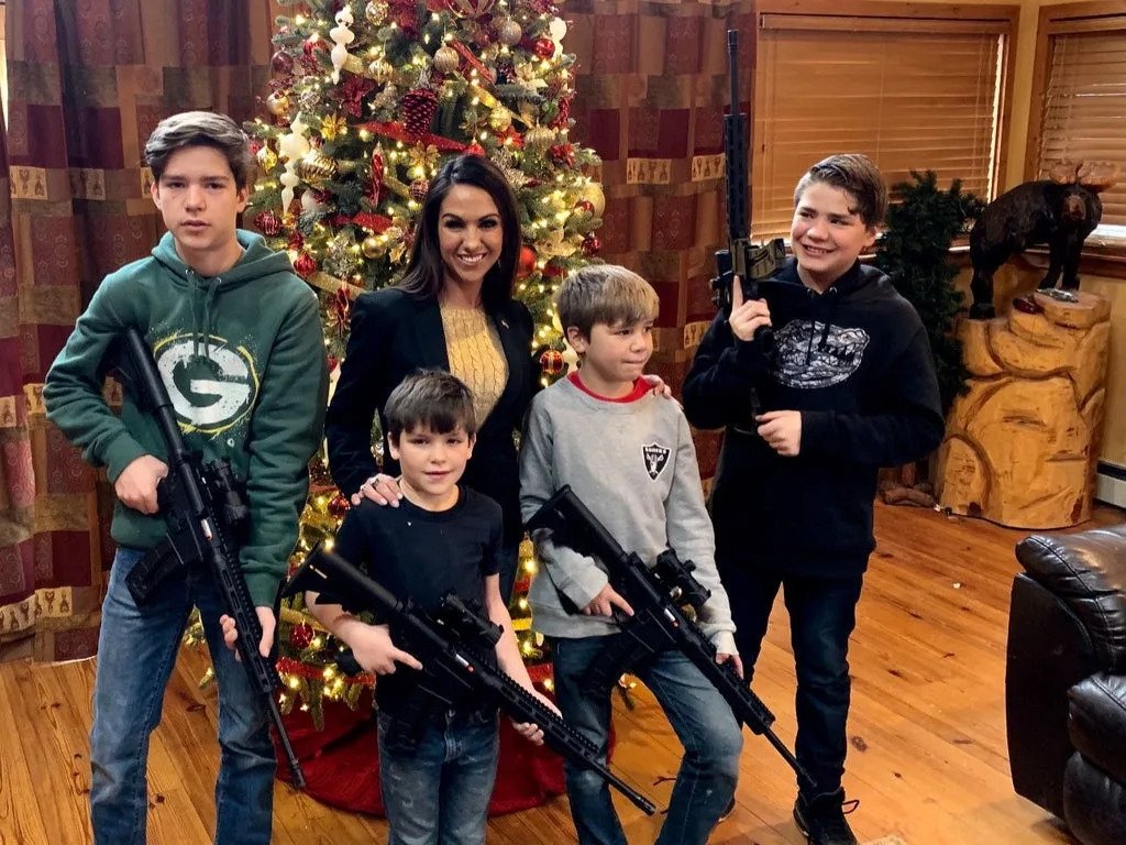 RazePS3's tweet photo. @TheTweetOfGod That woman is the biggest idiot.  Imagine making your children pose like this.  🙄 https://t.co/oX3ZXkwdbm