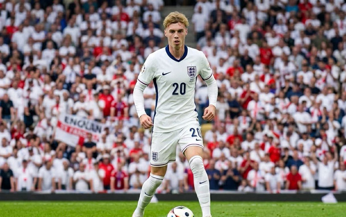 iamlarrygee's tweet photo. 🎴| NEW: Cole Palmer was asked by a journalist today whether he felt bad or angry when he realised he hadn’t made England’s squad for the World Cup. 💙🔥

He replied: “Maybe I feel bad for not going to the World Cup — it’s every player’s dream to showcase their talents on that stage — but there’s no reason to be angry about it. I believe if I work hard, I’ll be called up for the next Euros and the next World Cup.”

*Super response bro, you’ll surely bounce back.*