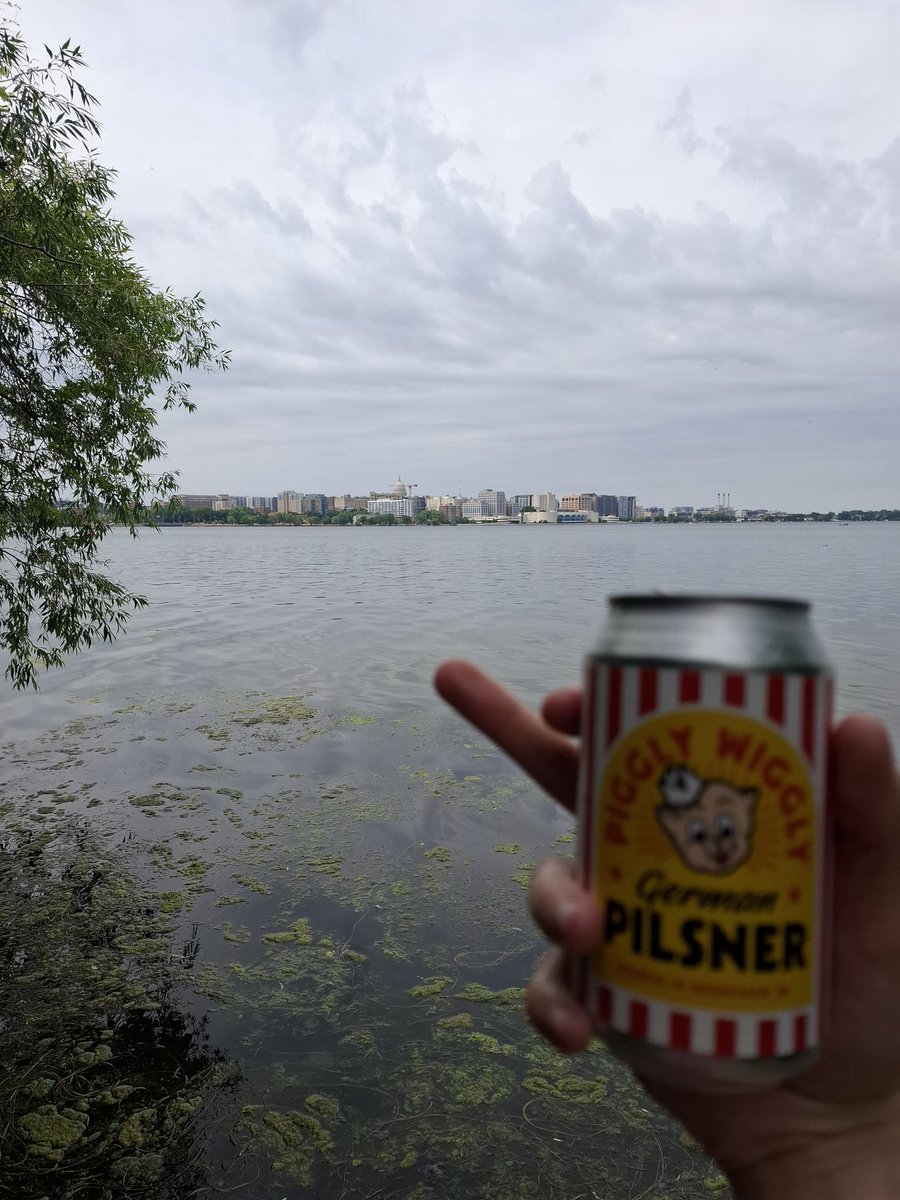 rad4lyfe_'s tweet photo. luv 2 drink da piggly wiggly beer by da lake while rockin da jams https://t.co/y5S7NXMt3u
