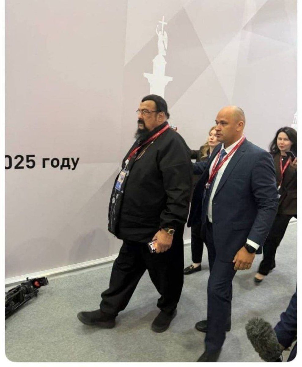 QueirozNW's tweet photo. @JezCorden Steven Seagal, is that you?? https://t.co/MH1DMzNxdF