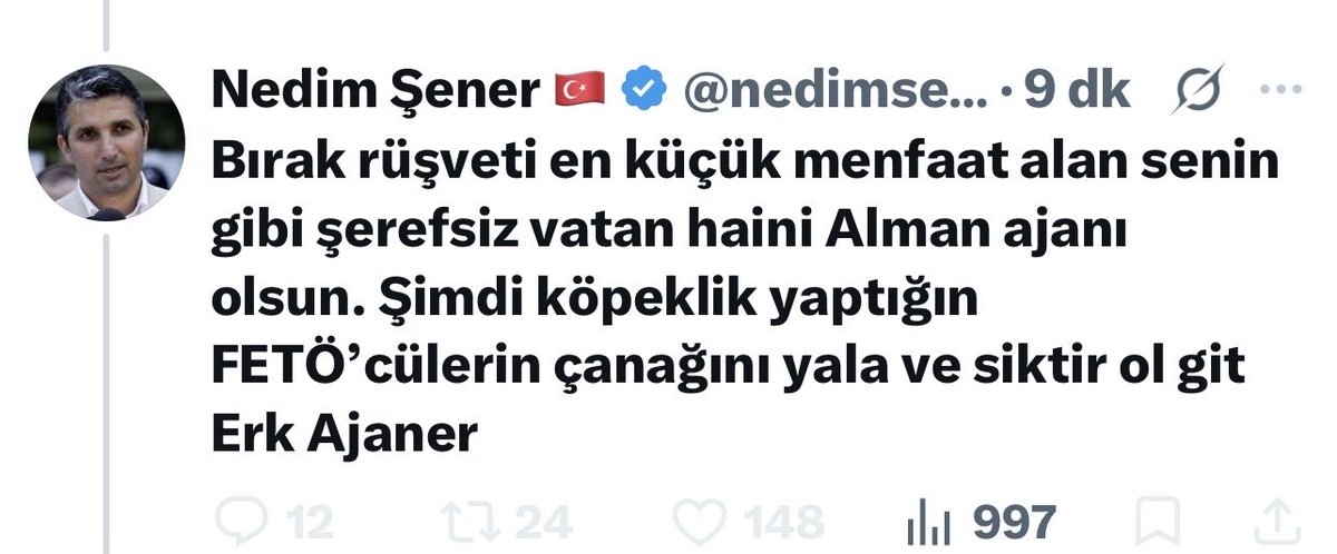 ErkAcarerTV's tweet photo. Şunu elden ele, beni sonunda korkusundan engelleyen beyefendiye  iletin. 
“Şöyle yazdım: Sakin ol şampiyon, sadece ne kadar rüşvet aldın diye sordum. 
‘Bırak rüşveti’ demenden cevabımı aldım. Miktarı da ben teyid ederim artık. İyi geceler beyefendi!” https://t.co/pG2C9tRQw8
