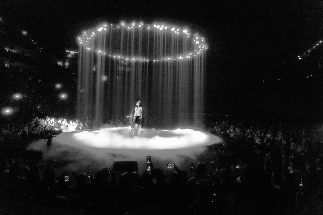 arianatorontour's tweet photo. the eternal sunshine tour opening night ꕤ｡˚⋆ https://t.co/XKXJML45jq