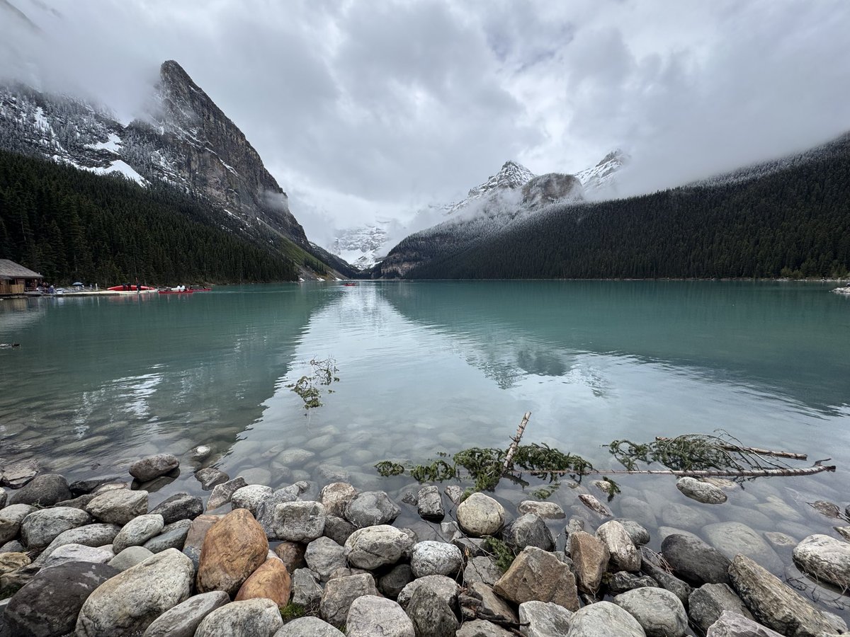 joco_tech's tweet photo. @asklivermore @workerlucky777 coincidentally im here in banff right now, lake louise is awesome! https://t.co/Q4Et4CVW7M