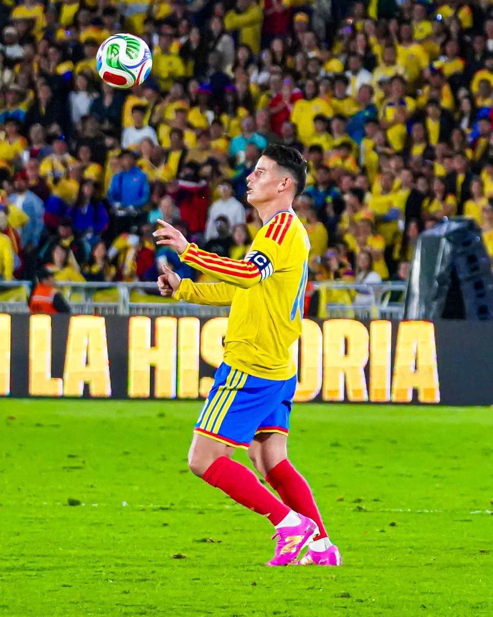mehal_0's tweet photo. 🚨🚨🚨🚨🚨| تشكيلة كولومبيا 🇨🇴🔴

— كاميلو فارغاس
— دانيال مونيوز
— دافينسون سانشيز
— جون لوكومي
— جوهان موخيكا
— جون أرياس
— جيفرسون ليرما
— غوستافو بويرتا
— جيمس رودريغيز
— لويس دياز
— لويس سواريز

يدخل بالاساسي 🤯🤯🤯🤯🔥

@PSierraR https://t.co/MZ2n7VN5a1