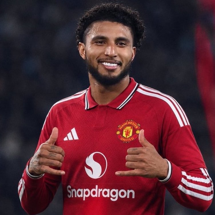 FutebolEmChoque's tweet photo. ❌ 19/20: Reserva no Cruzeiro e no Corinthians
✅ 2021: Se destaca no Fortaleza
✅ 2022: Chega à Atalanta e vira ídolo
✅ 2026: Acerta com o Manchester United
✅ Uma semana depois… convocado para a Copa

A trajetória de Ederson é simplesmente digna de filme! 🇧🇷 https://t.co/ETmClQfmpH
