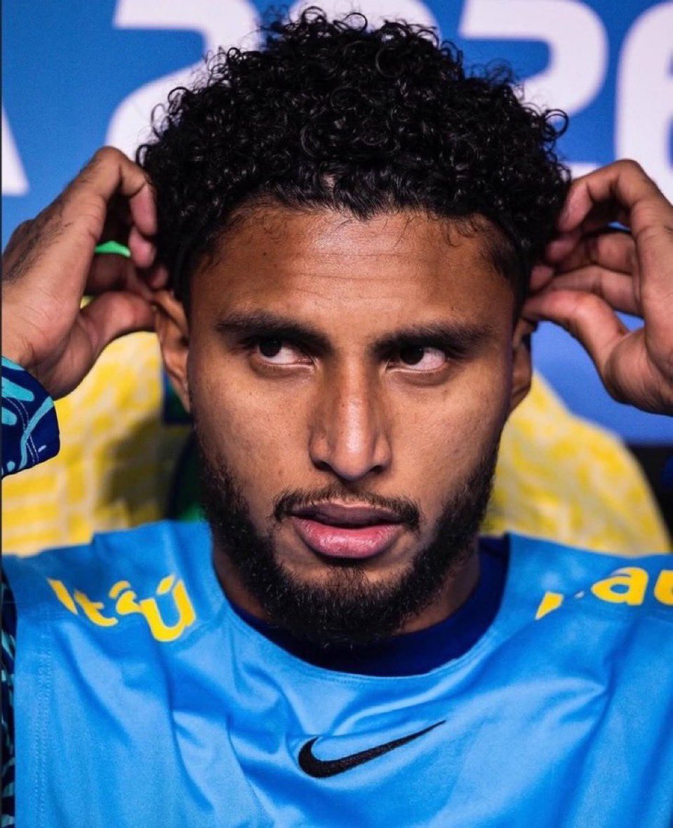FutebolEmChoque's tweet photo. ❌ 19/20: Reserva no Cruzeiro e no Corinthians
✅ 2021: Se destaca no Fortaleza
✅ 2022: Chega à Atalanta e vira ídolo
✅ 2026: Acerta com o Manchester United
✅ Uma semana depois… convocado para a Copa

A trajetória de Ederson é simplesmente digna de filme! 🇧🇷 https://t.co/ETmClQfmpH
