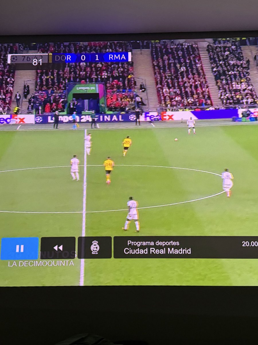 fgarriga's tweet photo. Eleccions al Madrid. 

El club no ha publicat cap dada des de les 17h.

RMTV emetent partits vinatge. Cap seguiment electoral.

S’està fent el recompte clandestinament. Si no fos pels mitjans no sabríem RES.

La transparència de Florentino. De tant transparent que no es veu res https://t.co/6RwxeQu5uM