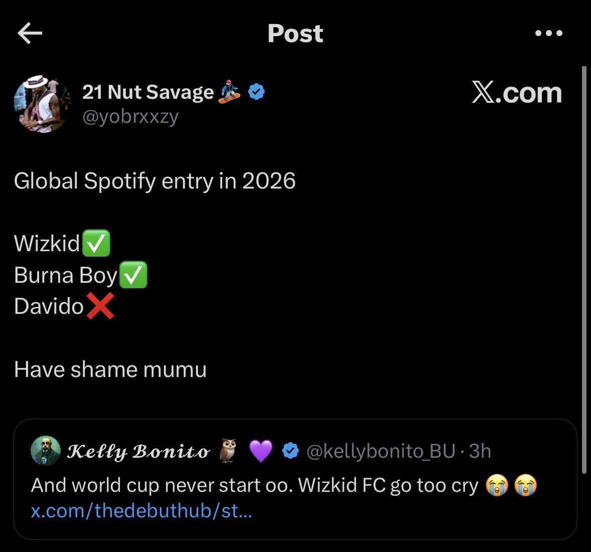Toluwase_x's tweet photo. See as dem dey svck Burna boy epon 😭😂😂 https://t.co/YGVngas8de