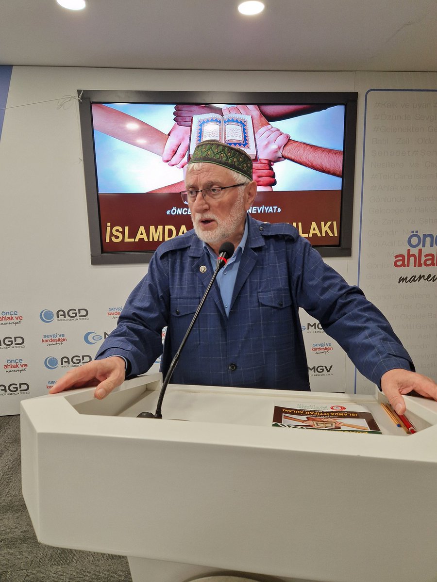dinbirder's tweet photo. - "İlim, problem çözen bilgidir."
- "Stratejisi belli olmayan her taktik, sonunda şeytana yarar."
- "Usule uymayan her şey batıldır."

Genel Başkanımız Muhittin Hamdi Yıldırım, "İslam’da İttifak Esasları"nı anlattı. https://t.co/e4kxjVa9vF