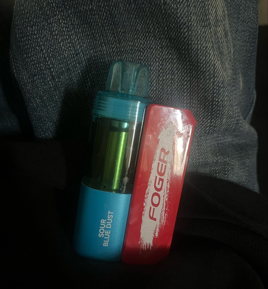 cheriieri's tweet photo. brand new vape🥳🥳🥳

lowkey regret getting ANOTHER blue raz flavor my entire friend group has blue raz vapes https://t.co/GNl2wEEvqg