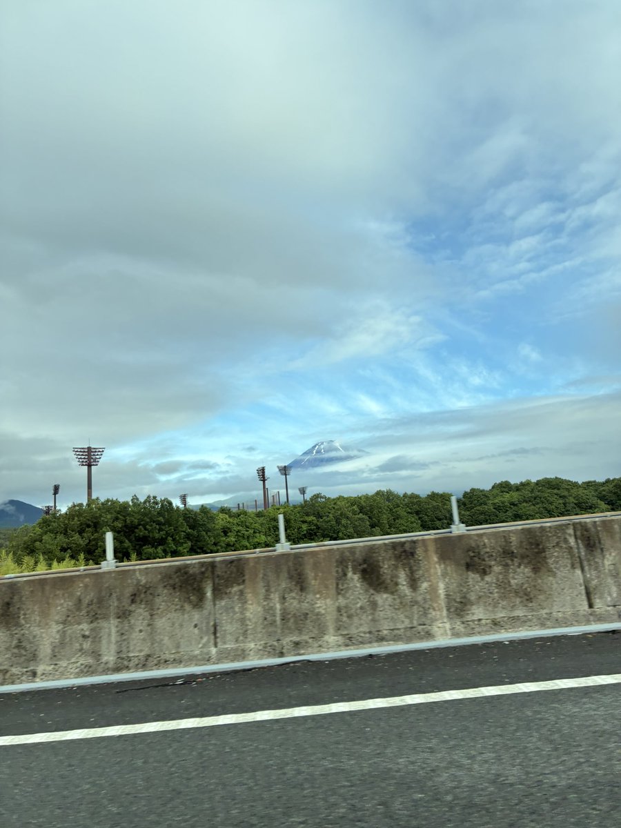 RON90nc29's tweet photo. フジさん https://t.co/9PFYfUtHLI