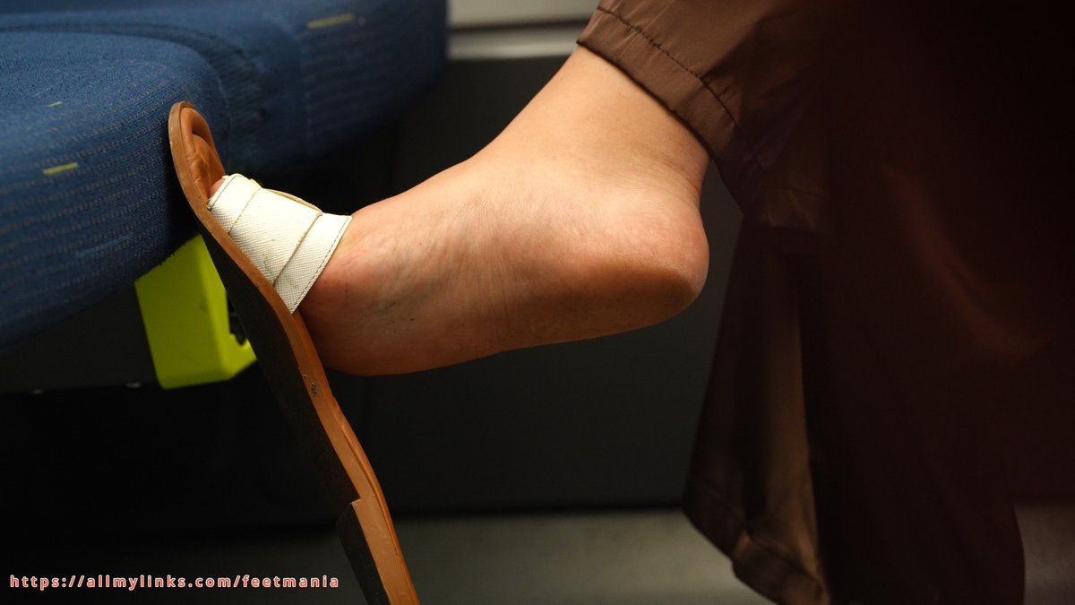 Candid_foot tweet picture