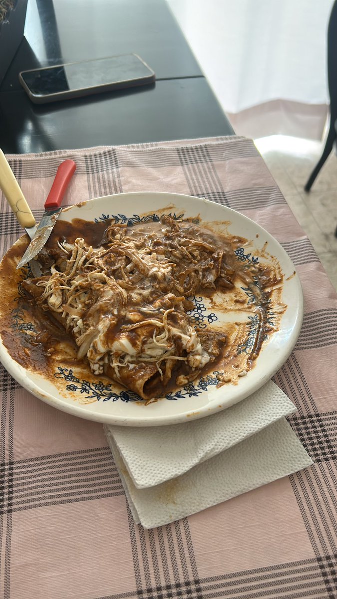 Netohawk15's tweet photo. #LaCasaDelBeisbol unas enchiladas, botellita de jerez, lo que me desees será al revés @ImagenTVMex https://t.co/sBkNds2X0M