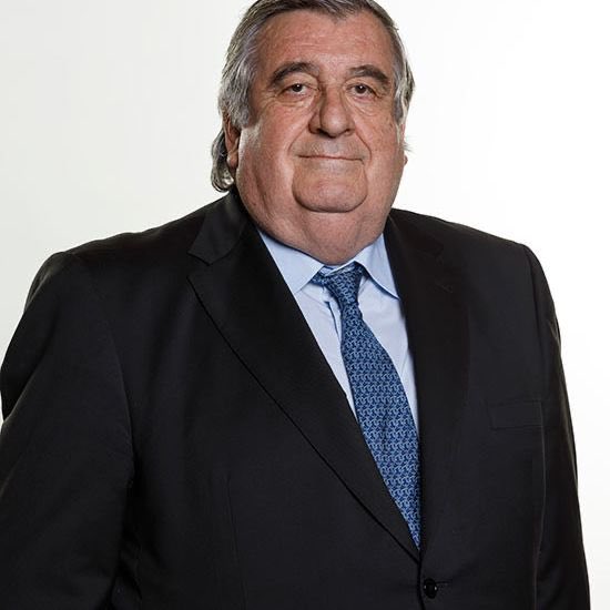 KDimontenegro's tweet photo. Soru almayacağım arkadaşlar… Bugün maçı yöneten hakem ve VAR’da görev yapan arkadaşa bir çift sözüm var… Beceremiyorsanız gidin başka iş yapın, yoksa biz öğretiriz tabii Kadıköy’e bir daha gelebilirseniz… https://t.co/cyLVMHHrKI