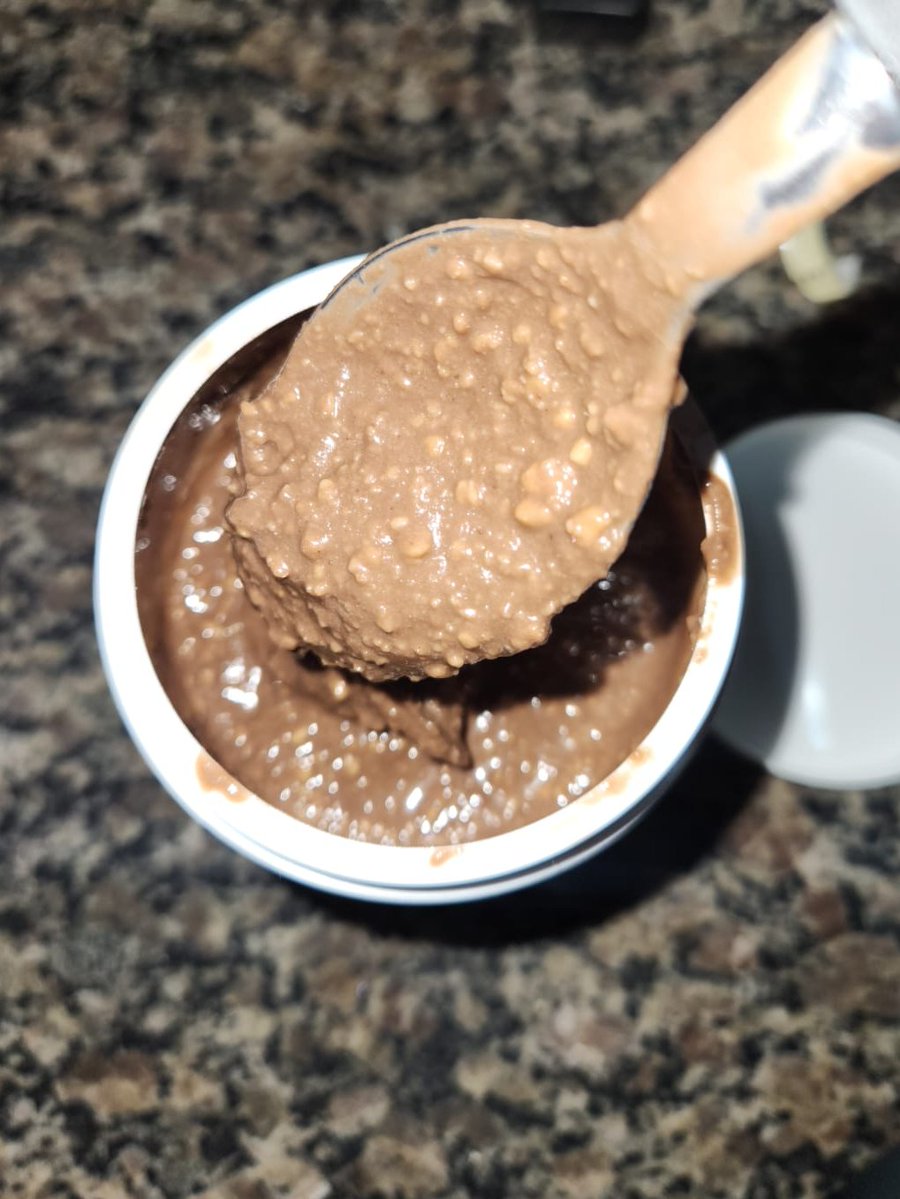 SmiteFox's tweet photo. achei o gosto muito bom, mas não é doce. Se você procura  algo bem doce, esse produto não é para você. No começo, parece que vai  ter gosto de Bis, mas logo você sente a diferença — o doce não vem, o  amendoim domina o sabor, e o gosto residual é fraco e de média duração. https://t.co/XBYkCiYhzZ