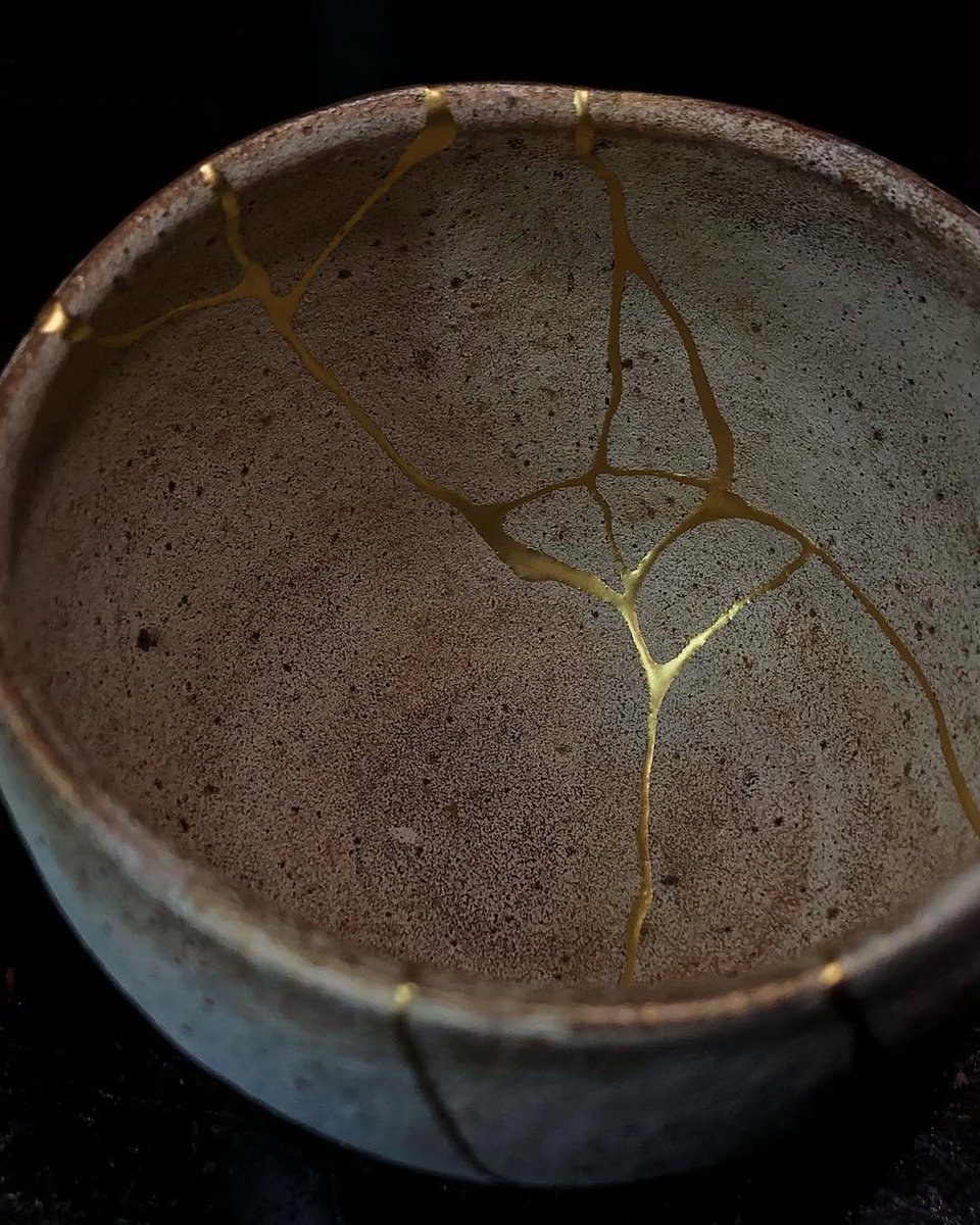 dieworkwear's tweet photo. @offbeatorbit I really like Yuko Gunji and have used her services. She does kintsugi, which is the Japanese method of repairing ceramics and then dusting the surface with gold powder to highlight the repair. Her order books will be open again in August of this year. She's based in NYC. https://t.co/ca1DjtYuq2