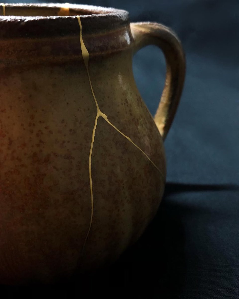 dieworkwear's tweet photo. @offbeatorbit I really like Yuko Gunji and have used her services. She does kintsugi, which is the Japanese method of repairing ceramics and then dusting the surface with gold powder to highlight the repair. Her order books will be open again in August of this year. She's based in NYC. https://t.co/ca1DjtYuq2