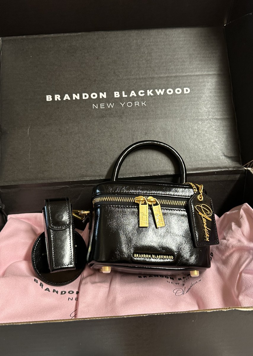 nsanaltima's tweet photo. my babies are homeeeee ◝(ᵔᗜᵔ)◜
#OlandriaxBrandonBlackwoodNYC https://t.co/mvW3RdZ4pU