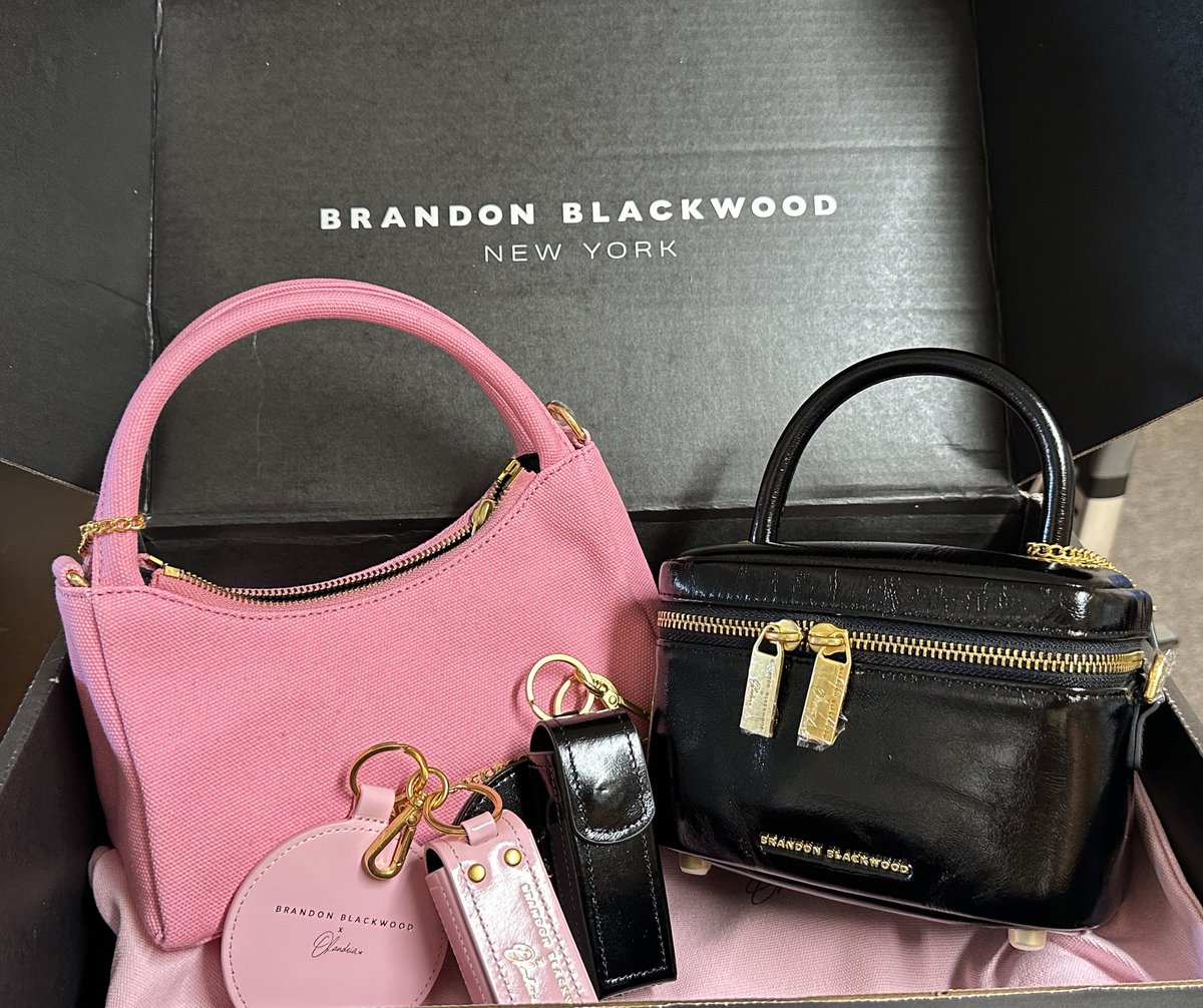 nsanaltima's tweet photo. my babies are homeeeee ◝(ᵔᗜᵔ)◜
#OlandriaxBrandonBlackwoodNYC https://t.co/mvW3RdZ4pU