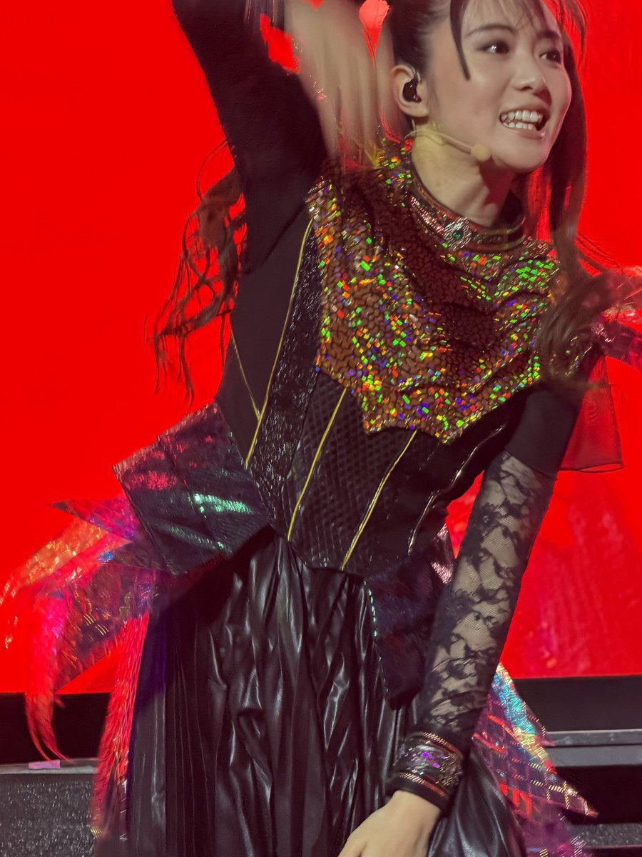 VALKYMETAL's tweet photo. She was so on fire 🔥 she started the night crazy, I had to point and shoot and luckily I got something still enough 😆😆

#BABYMETAL #MOAMETAL #ROCKIMPARK #BABYMETALWORLDTOUR2026 https://t.co/WMAWrp7tFs