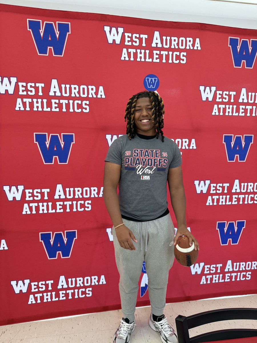 WABlackhawkFB's tweet photo. 1st ever official registration day for @wajrblackhawks!

Huge step for our program and a historic today! 

80+ through the doors today and counting! 

Big thanks to @Tdavidson_SD129, our entire board, and our community for making this happen! 

#DBD

#JustGettingStarted https://t.co/0mLO3qm5dG