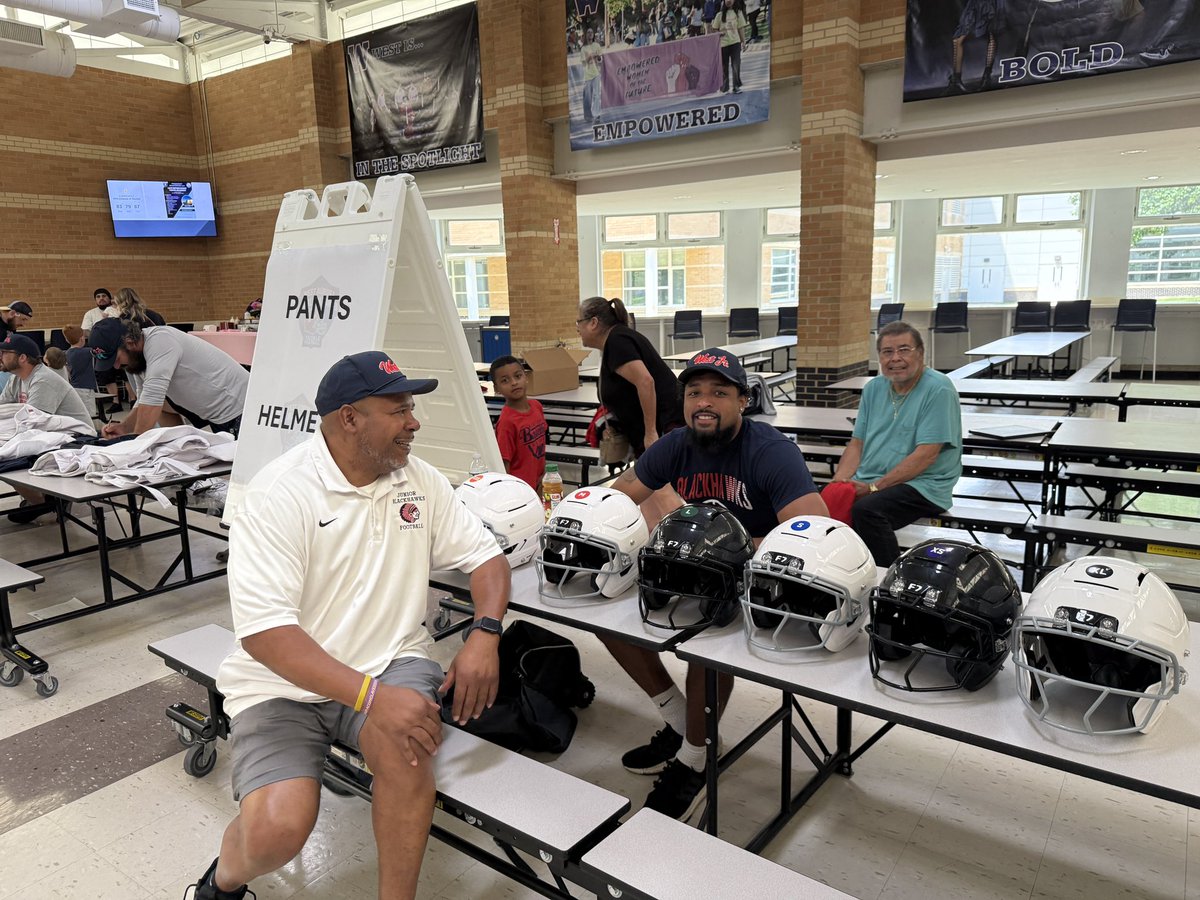 WABlackhawkFB's tweet photo. 1st ever official registration day for @wajrblackhawks!

Huge step for our program and a historic today! 

80+ through the doors today and counting! 

Big thanks to @Tdavidson_SD129, our entire board, and our community for making this happen! 

#DBD

#JustGettingStarted https://t.co/0mLO3qm5dG