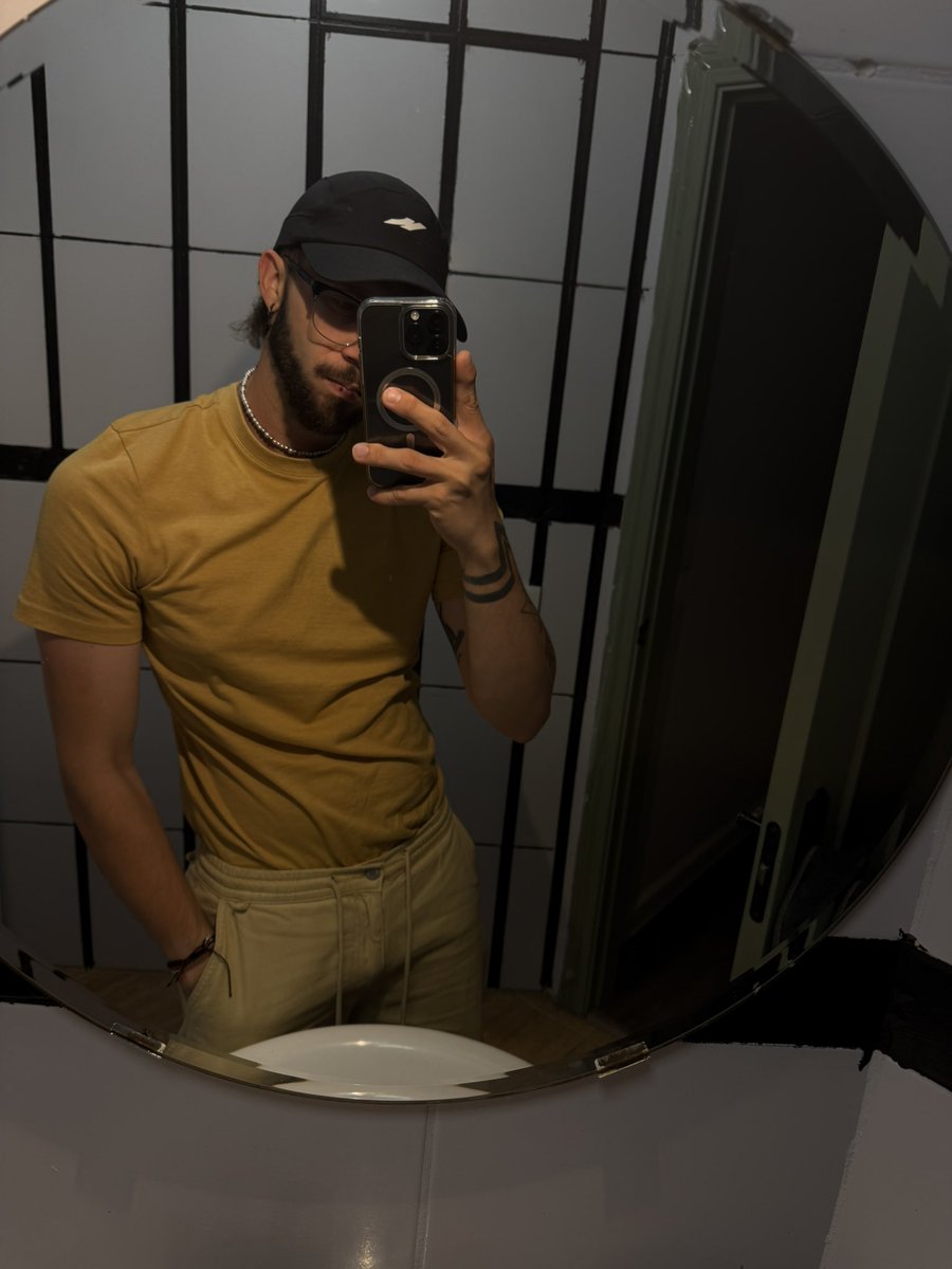 eustheaqd's tweet photo. Me voy a aficionar a las gorras creo yo https://t.co/PbVcbHMjy7