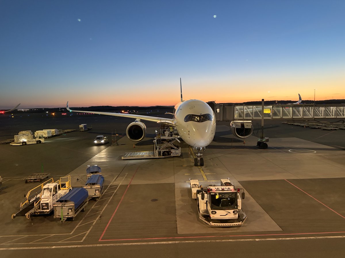 derbenjamin's tweet photo. Helsinki 12 minutes past midnight. https://t.co/Oy3inu3c4Y