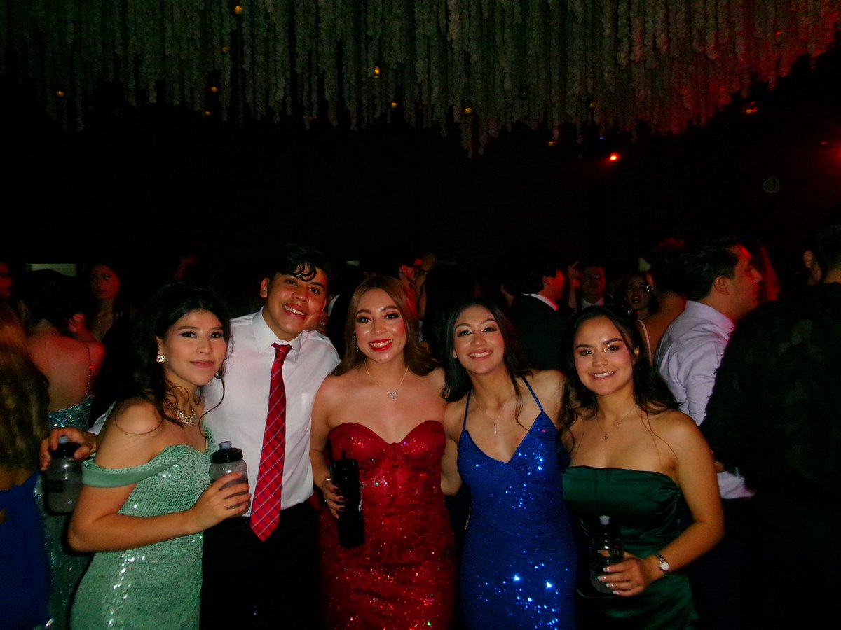 anyyy_bec's tweet photo. los mismos de siempre❤️ https://t.co/LWhtdC3Xqe