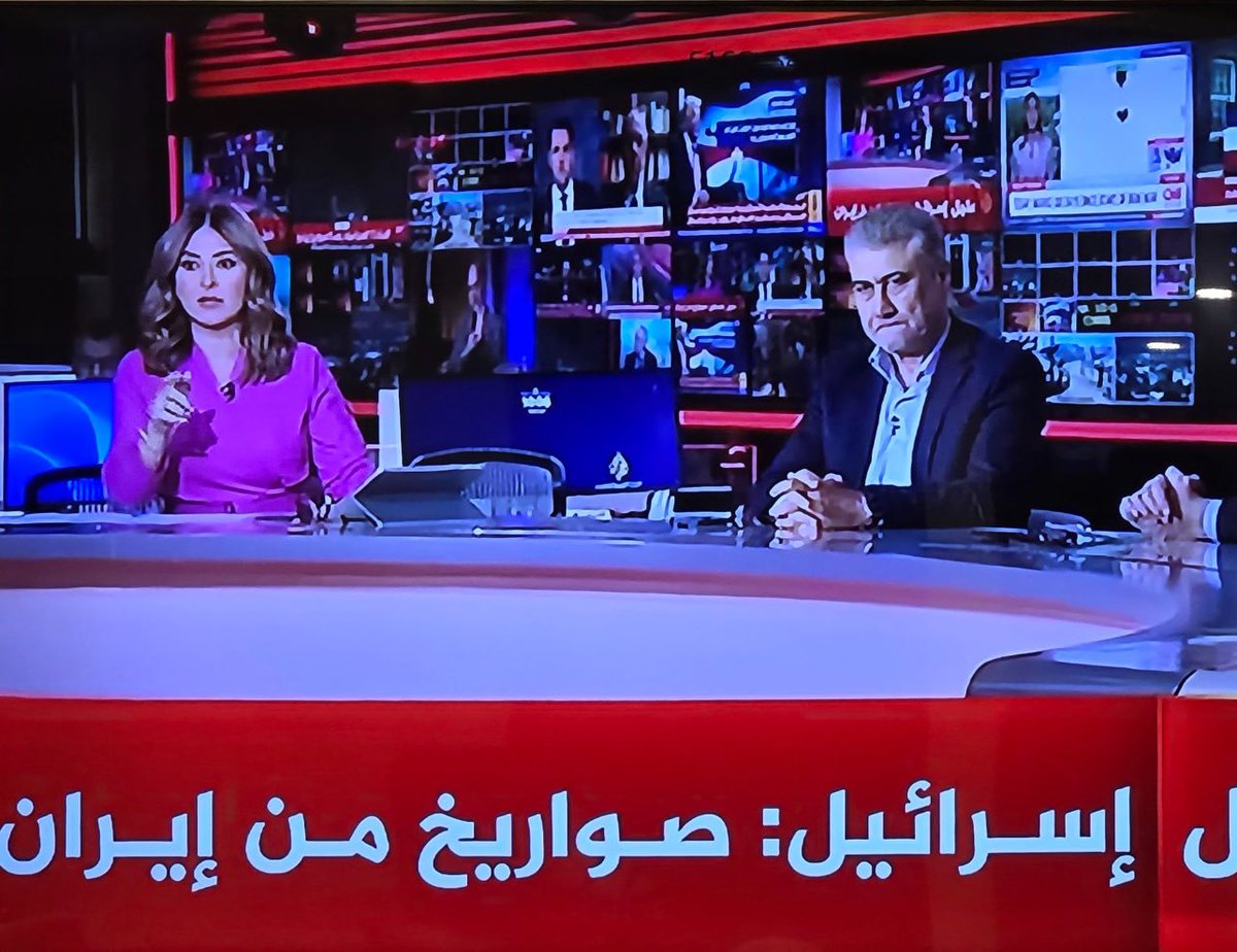 Gaza24Live's tweet photo. صورة لمحلل قناة الجزيرة #لقاء_مكي أثناء متابعته الهجوم الصاروخي الإيراني على تل أبيب تحظى بتفاعل كبير على مواقع التواصل الاجتماعي https://t.co/K4TvadzT0e