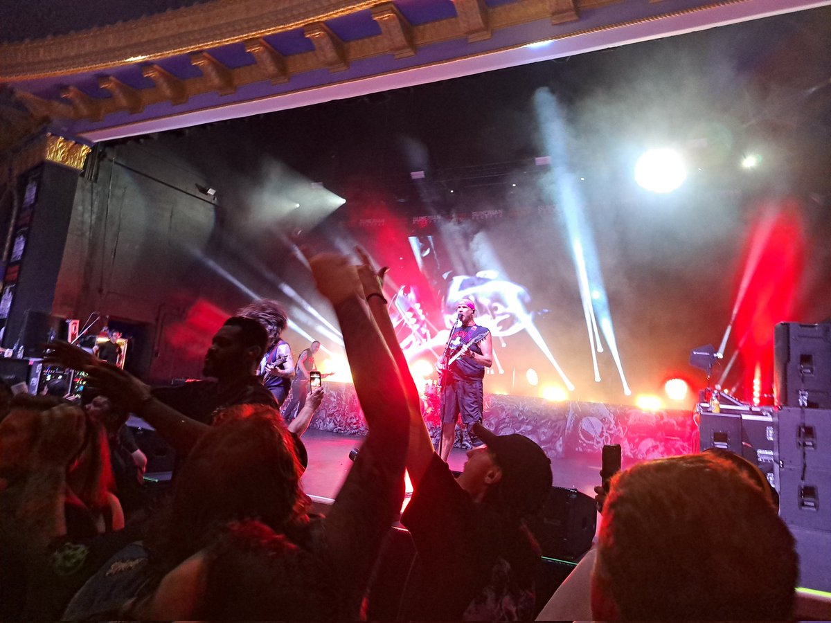 Junker43's tweet photo. @MKEMetalFest So awesome seeing Killswitch Engage again! https://t.co/ycw6KnBYtO