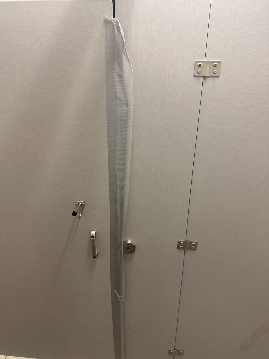 ItsRalphieB's tweet photo. @kroger Store No 462 Imma Need Yall To Fix This Immediately. Not Only Is It Invasive &amp; Unsafe But It’s Moreover Ghetto &amp; Classless. Do Better Yall. 
#Kroger #atlanta @CityofAtlanta @FOX5Atlanta https://t.co/DrErPPB7uE