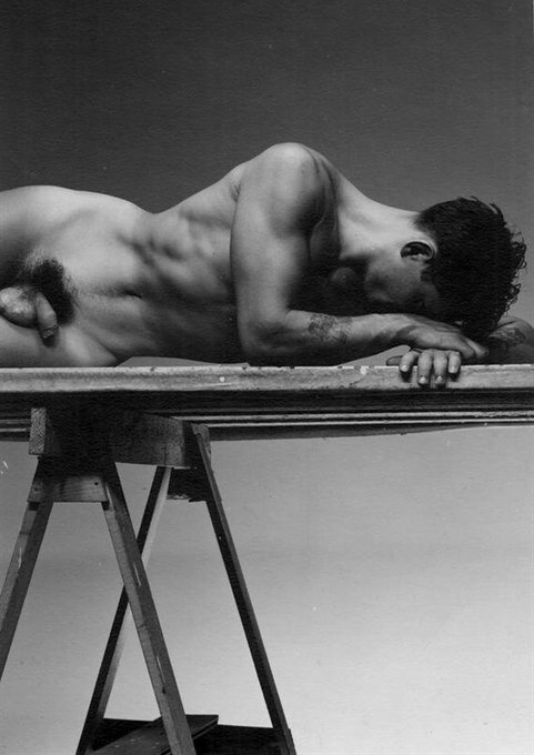 ARTISTICMANVIP's tweet photo. Untitled, (Circa 1940), "A magnetic presence that is impossible to ignore". My Favorite Artist &amp; Photographed by George Platt Lynes. https://t.co/f1kAs58jwD