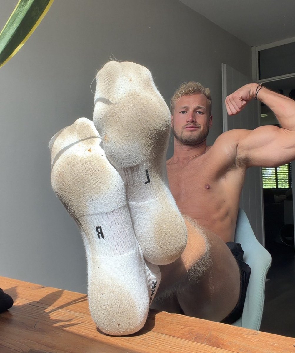 alphagodber's tweet photo. Dirty white socks😏 https://t.co/3xpaBR9dQr