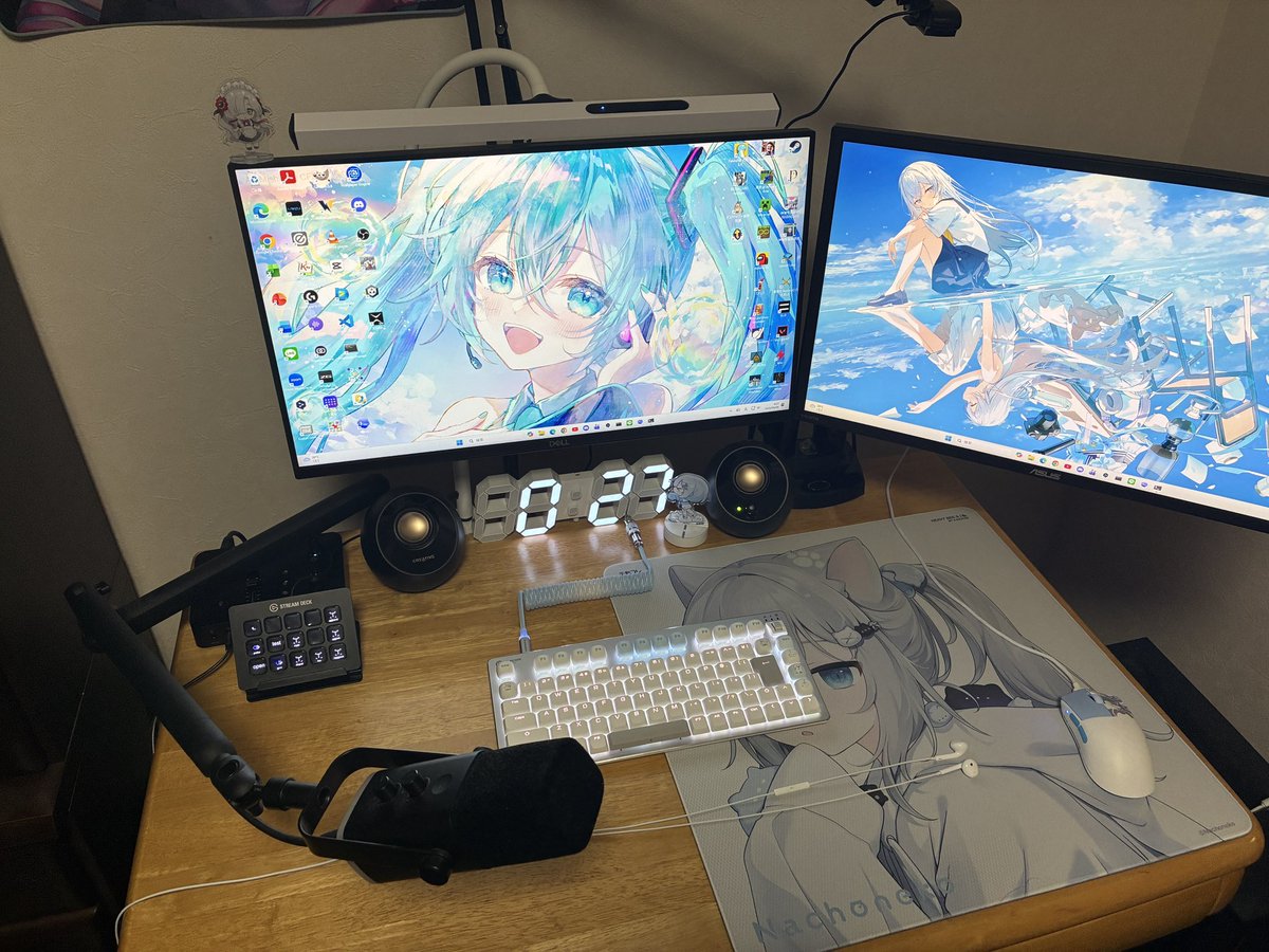 mel_obsvr's tweet photo. 机変えた https://t.co/zHzZxsvHiv