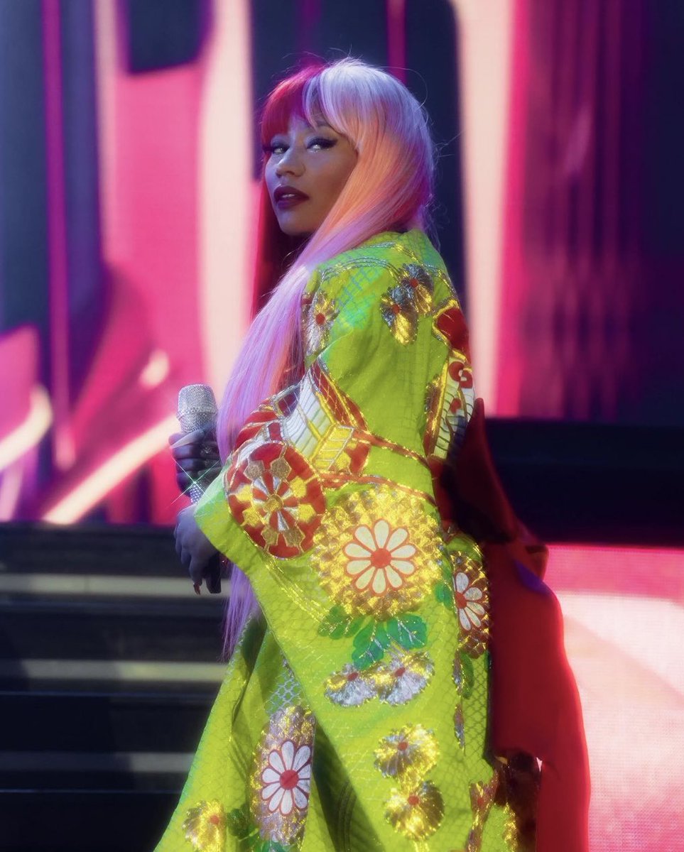 radio_nicki tweet picture