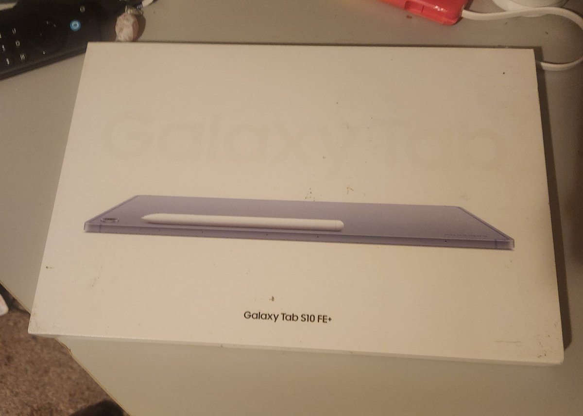 guzzan302's tweet photo. New drawing tablet! 🙌 https://t.co/iwgHDhLH5J