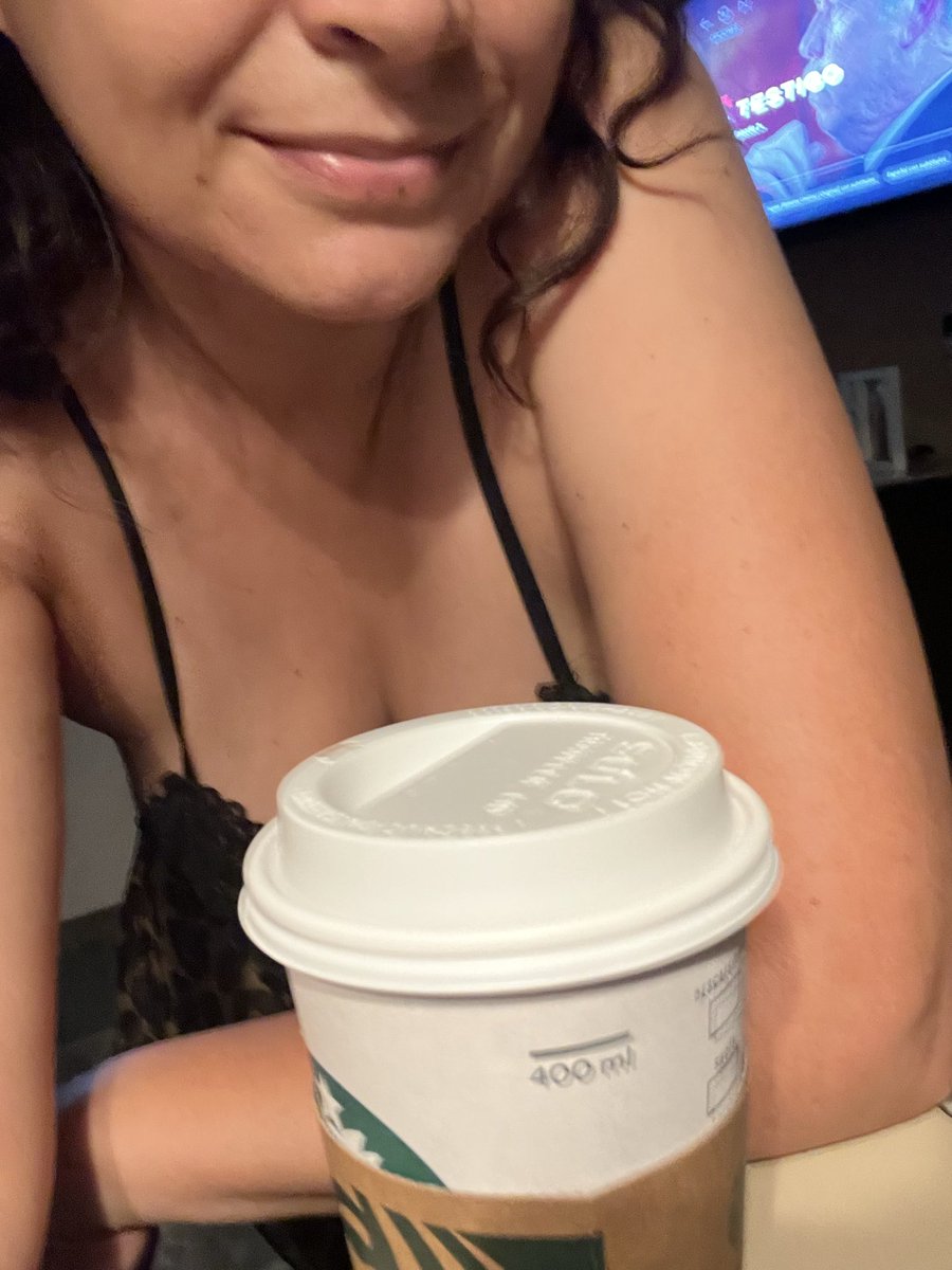 tatis3370's tweet photo. Domingueando… #coffeetime and #netflix … #thewitness https://t.co/ZqAwzTxZ2L