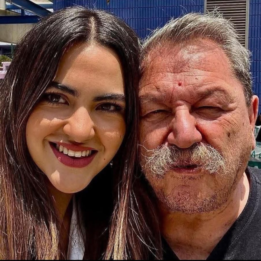 CarlosBarona_'s tweet photo. @al_chile_87 @senadomexicano @MorenaSenadores @Mx_Diputados @DiputadosMorena @SCJN @WhiteHouse @SecRubio @SecWar @USAmbMex @DeputySecState @lopezobrador_ @realDonaldTrump @CoquitoCohen LA VIDA PRIVADA DE LOS NARCOPOLÍTICOS DE morena, INCLUYENDO LA DE LA #PutonaDelBienestar @AndreaChavezTre, DEBERÍA PERMANECER PRIVADA, PERO ES ELLA QUIEN LA HA EXPUESTO, EXPONIENDO A SU FUTURO DESCENDIENTE, QUE DISFRUTE SU PROMISCUIDAD E INDISCRECIÓN 
https://t.co/qYerZ5ypN7 https://t.co/78SFLfA5VN