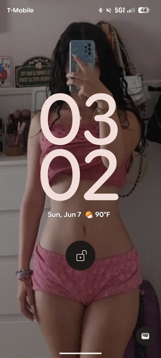 Ilovemakingcaps's tweet photo. Let me turn your irl/bops into my wall paper https://t.co/YcmwznBJdp