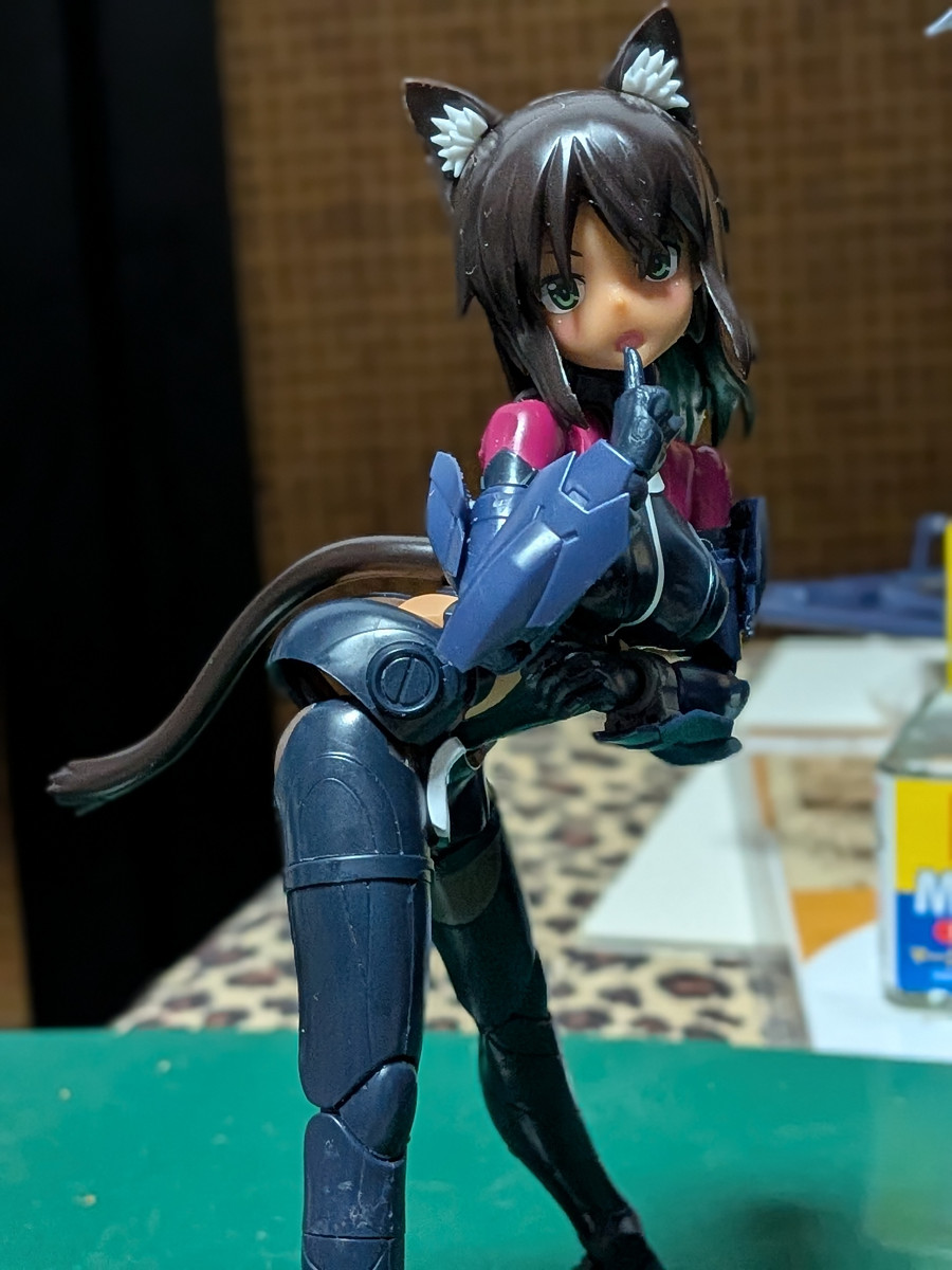 hypnoss's tweet photo. メガミデバイスは無改造でこんな感じに腰をくねらせたポージングが取れる。素晴らしい可動モデルだ。 https://t.co/BCpxajqGUl