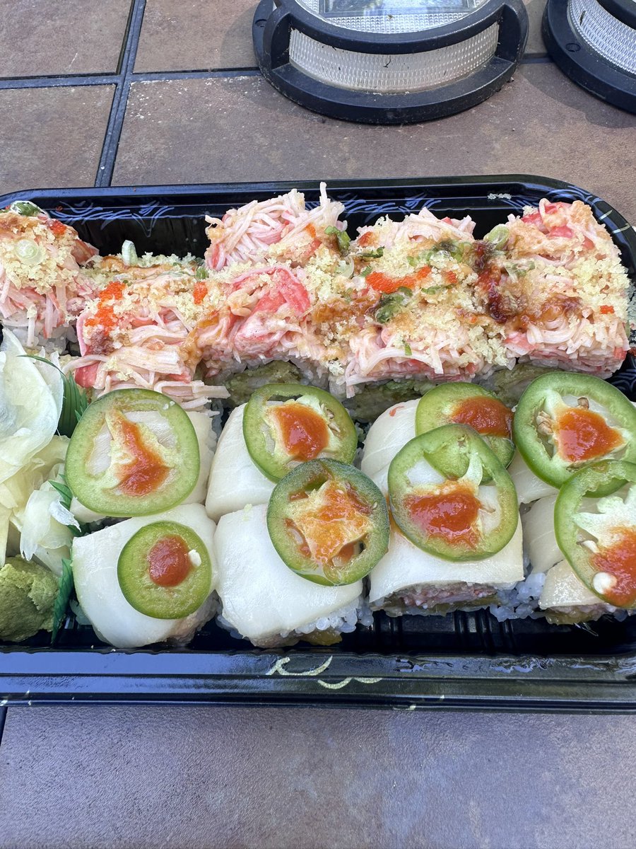 iluvmatcha11's tweet photo. Sushi https://t.co/PjiY6UWeyC