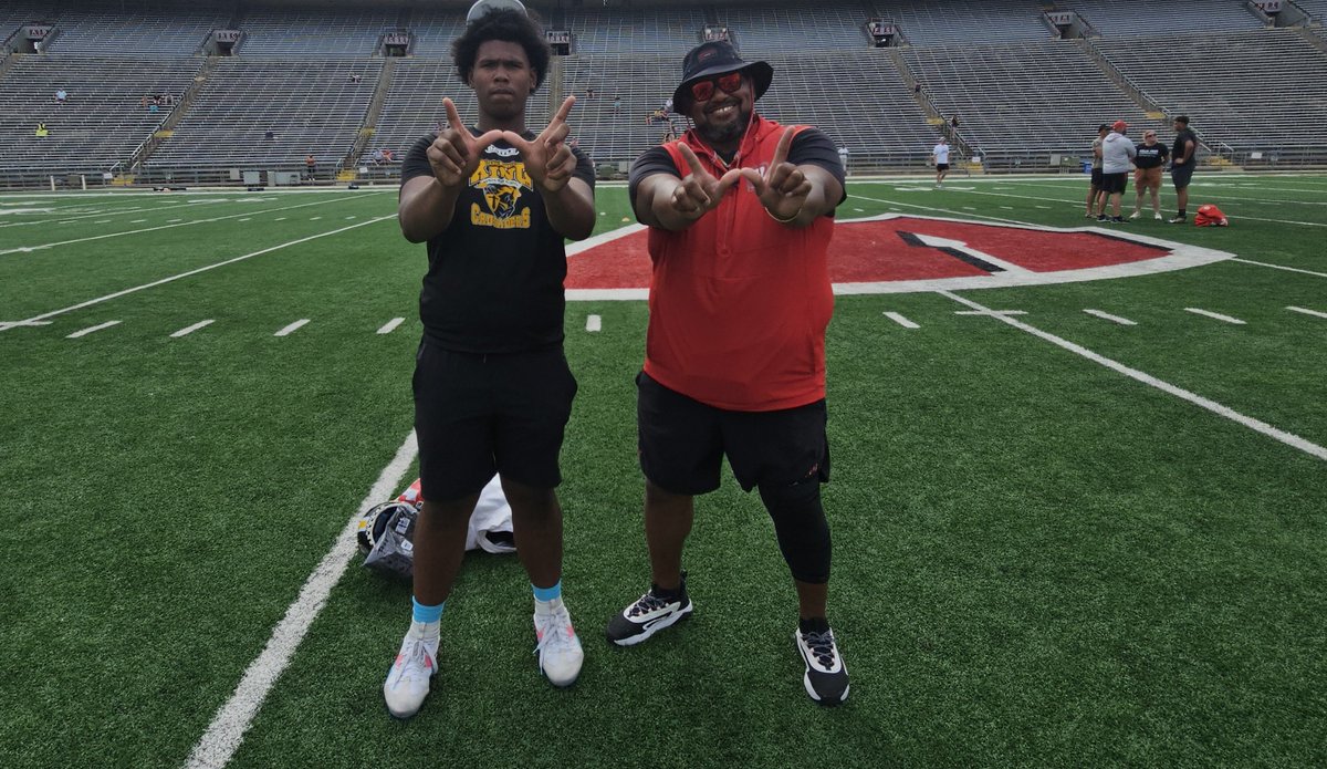Evan_Flood's tweet photo. Elijah Willis earns #Badgers DL MVP at camp. 

Wisconsin just offered as well.

https://t.co/EXS0TilwZD https://t.co/nUpYd5edbC