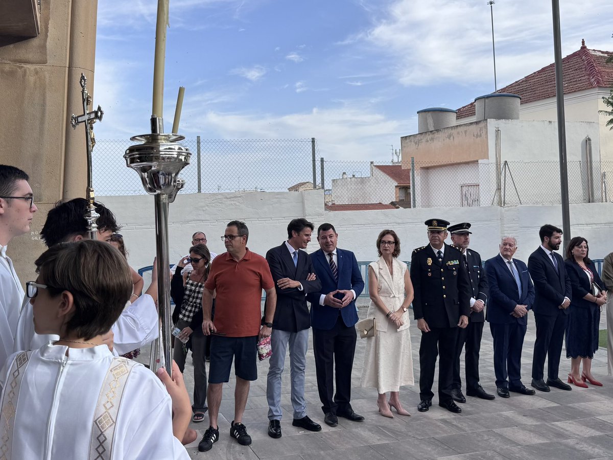 popularesmolina's tweet photo. ✝️ El alcalde @jangelalfonso ha presidido esta tarde la solemne procesión del Corpus Christi, que ha recorrido las calles de #MolinaDeSegura acompañada de los niños que han hecho este año la primera comunión.

🌸 Gracias a las parroquias de nuestro municipio y al Cabildo Superior de Cofradías Pasionarias por el trabajo que realizáis para que esta celebración brille cada año.

💙Al acto han asistido también los concejales @Maria_HAviles @JuanDePochiche  @PableteGarcia y @JuaniPatrona