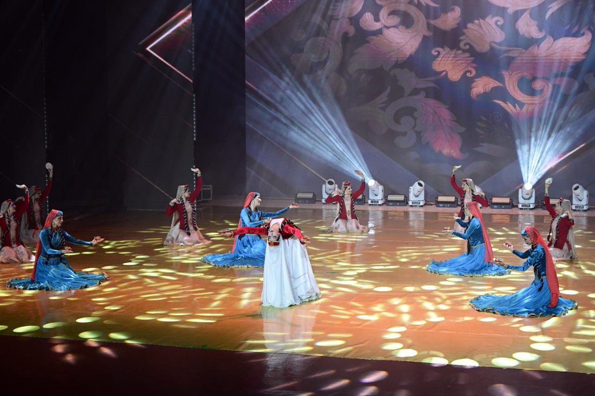 culture_gov_az's tweet photo. 5-7 iyun tarixlərində Türkmənistanda keçirilən Azərbaycan Mədəniyyəti Günləri Azərbaycan Dövlət Rəqs Ansamblının möhtəşəm konserti başa çatıb.

#Azərbaycan #MədəniyyətNazirliyi #mədəniyyət https://t.co/PIb2Imz2U8