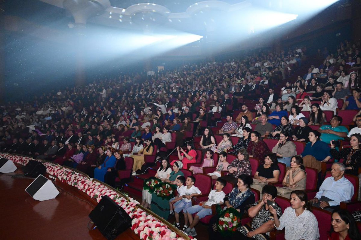 culture_gov_az's tweet photo. 5-7 iyun tarixlərində Türkmənistanda keçirilən Azərbaycan Mədəniyyəti Günləri Azərbaycan Dövlət Rəqs Ansamblının möhtəşəm konserti başa çatıb.

#Azərbaycan #MədəniyyətNazirliyi #mədəniyyət https://t.co/PIb2Imz2U8