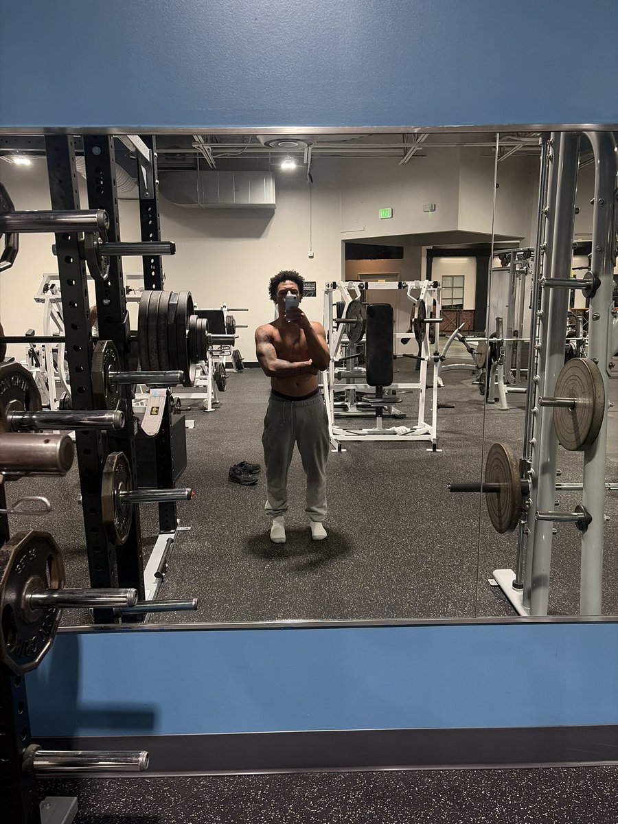 K2theticket's tweet photo. Thanking God for every blessing through this journey! squatting 425 off season going into senior year #god #football #life https://t.co/YK2rEmHP3o